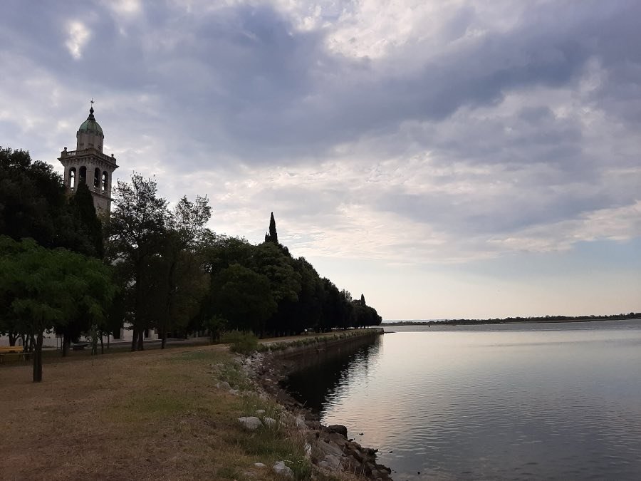Il santuario dell'isola di Barbana nella laguna di Grado
