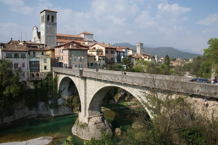Il Ponte del Diavolo e il centro di Cividale del Friuli